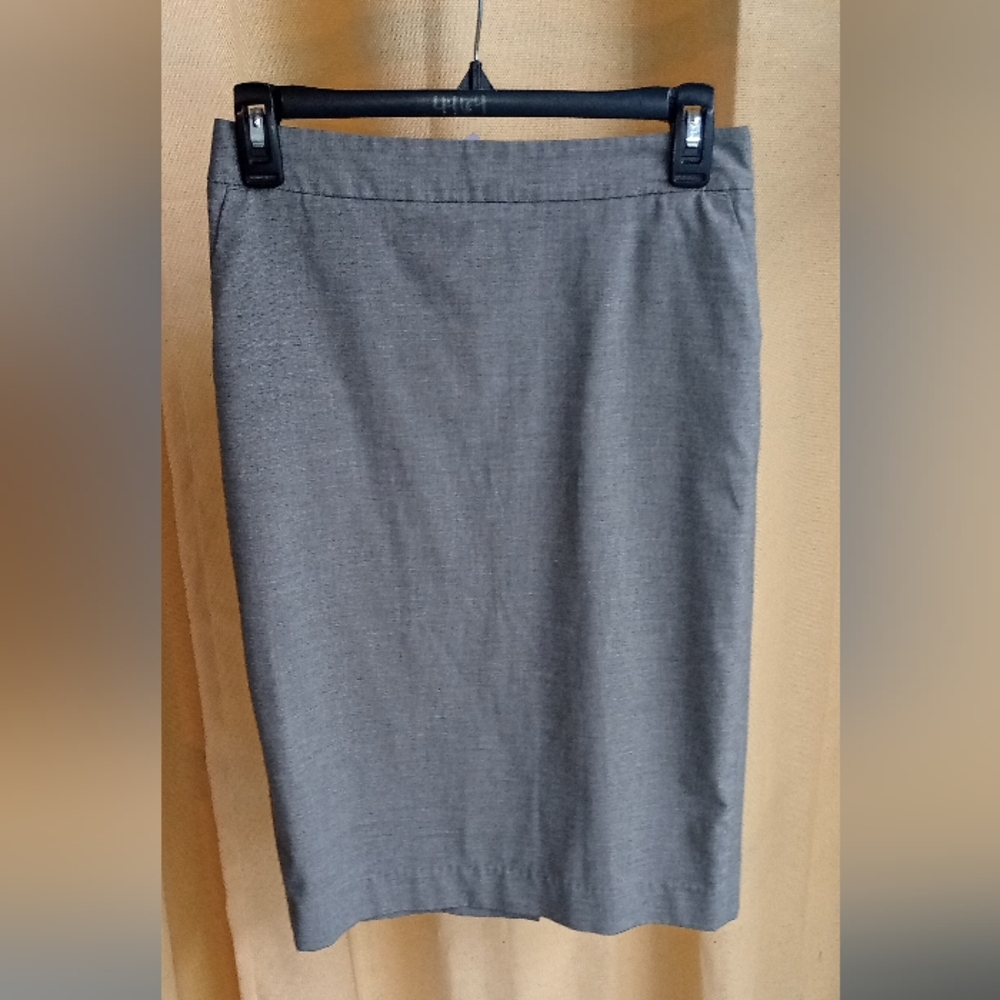 Classic Gray Women's Old navy low waist size 0 stretch pencil skirt